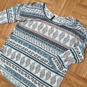 Super cute 3 quarter sleeve top